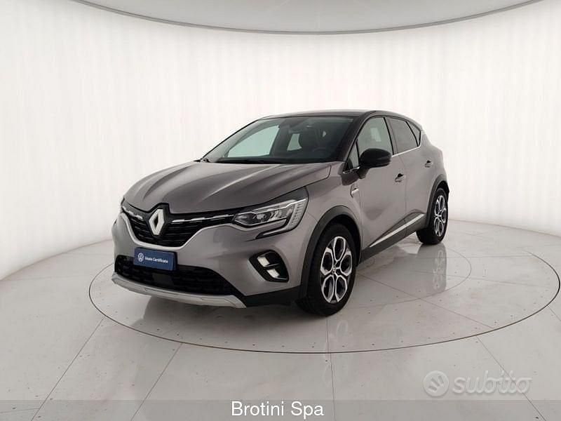 Usata Renault Captur Techno 100 CV (73 kW) 2023 Grigio metallizzato SUV