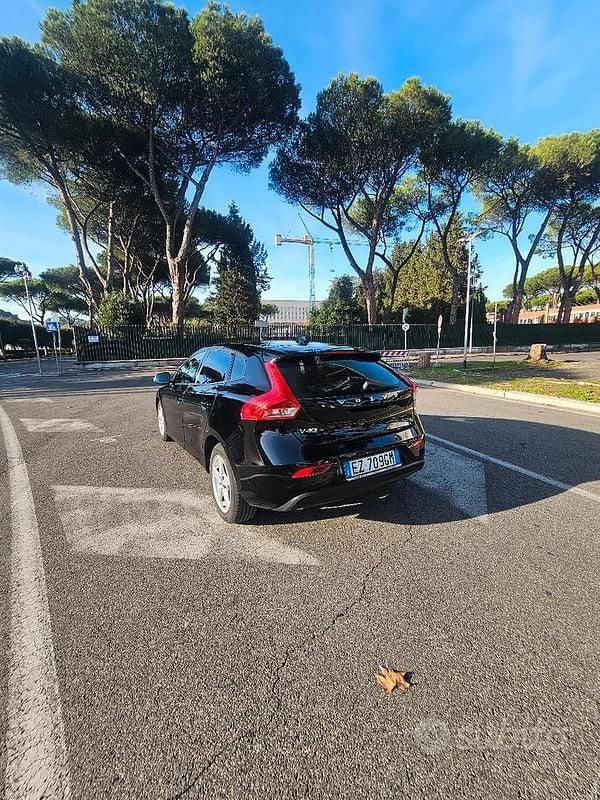 Usata Volvo V40 115 CV (84 kW) 2015 Nero Berlina