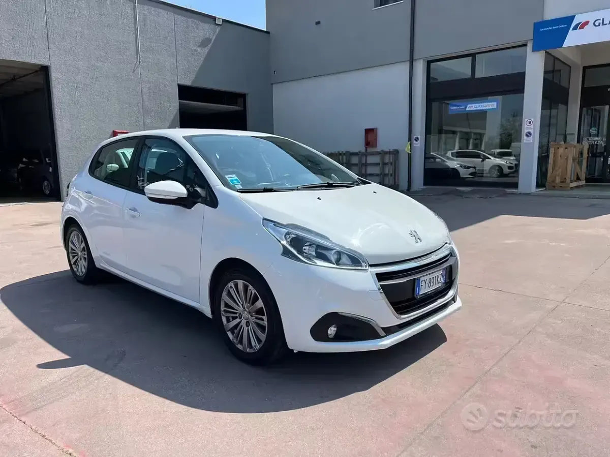 Usata Peugeot 208 Active 82 CV (60 kW) 2019 Bianco Utilitaria