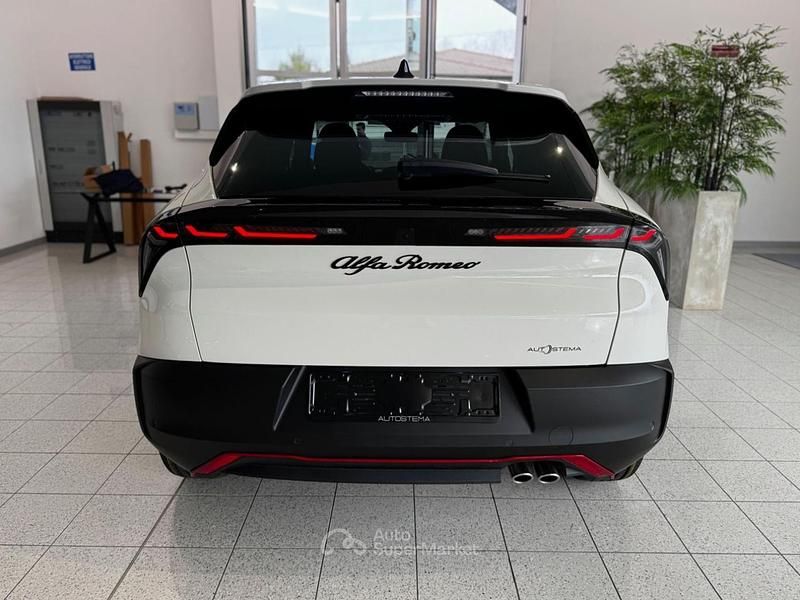 Nuova Alfa Romeo Junior Edizione Speciale 136 CV (100 kW) 2026 Bianco SUV