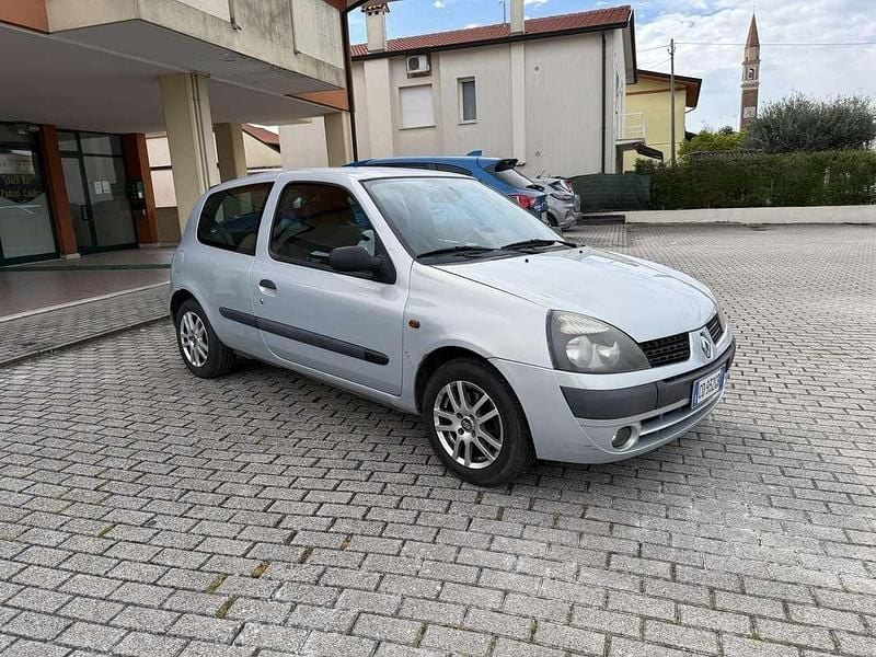 Usata Renault Clio II Expression 58 CV (42 kW) 2002 Berlina