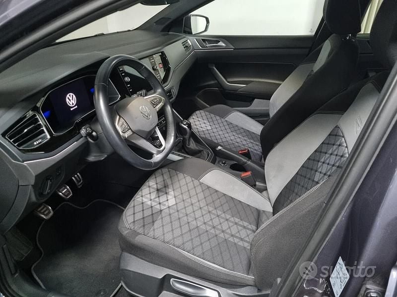 Usata VW Polo R-line 95 CV (69 kW) 2022 Grigio Berlina