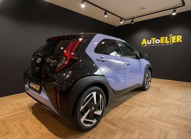 Nuova Toyota Aygo X 117 CV (86 kW) 2026 Lavander & black SUV