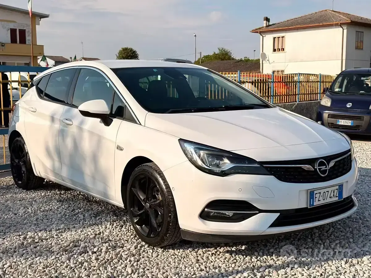 Usata Opel Astra GS Line 105 CV (77 kW) 2020 Bianco Berlina