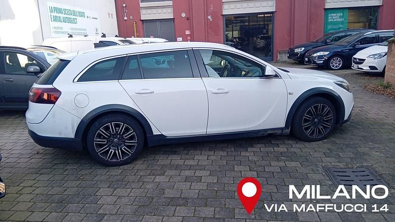 Usata Opel Insignia Cosmo 170 CV (125 kW) 2015 Bianco Station wagon