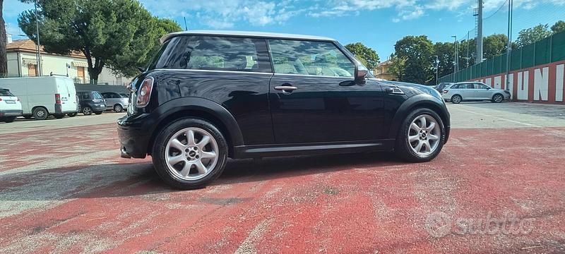 Usata Mini Cooper D 110 CV (80 kW) 2010 Nero Utilitaria