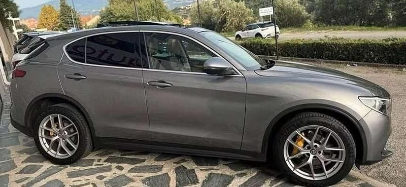 Usata Alfa Romeo Stelvio Super 209 CV (153 kW) 2018 Grigio SUV