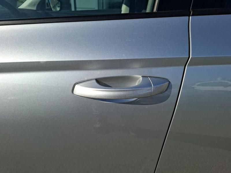 Usata Skoda Karoq Executive 115 CV (84 kW) 2024 Argento SUV