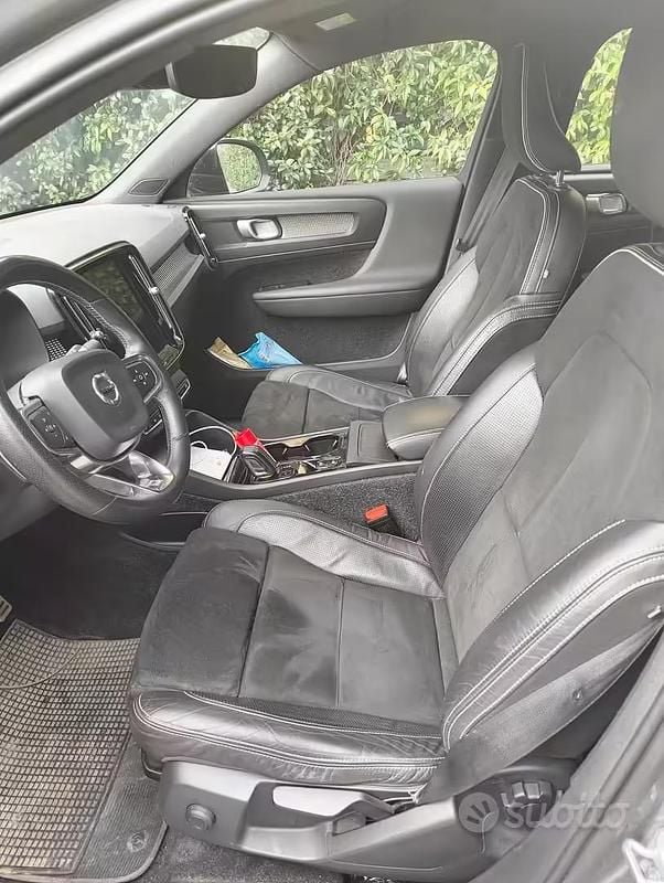 Usata Volvo XC40 R-Design 190 CV (139 kW) 2018 Grigio SUV