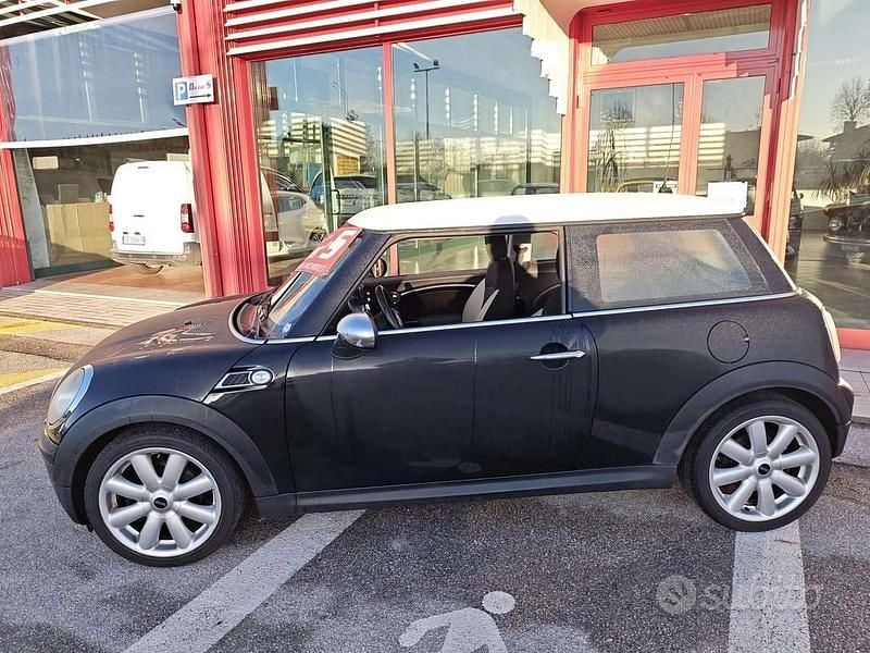 Usata Mini Cooper D 109 CV (80 kW) 2010 Nero Utilitaria