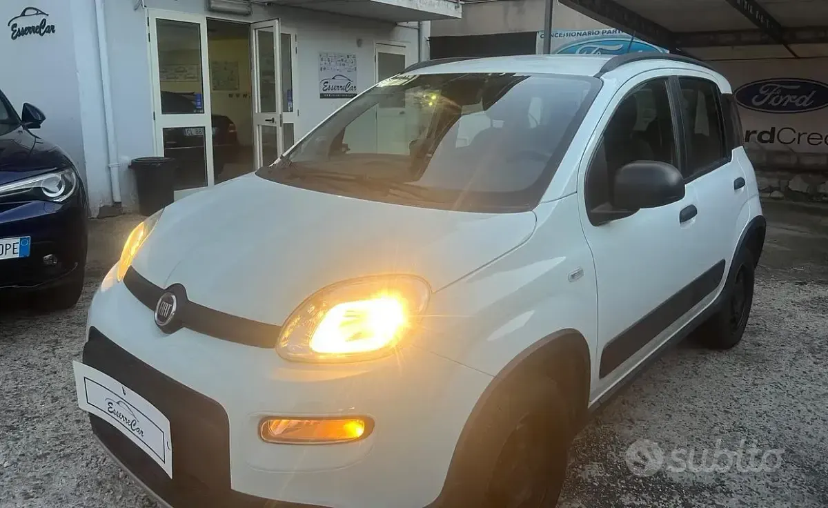 Usata Fiat Panda 4x4 S 85 CV (62 kW) 2020 Bianco Utilitaria