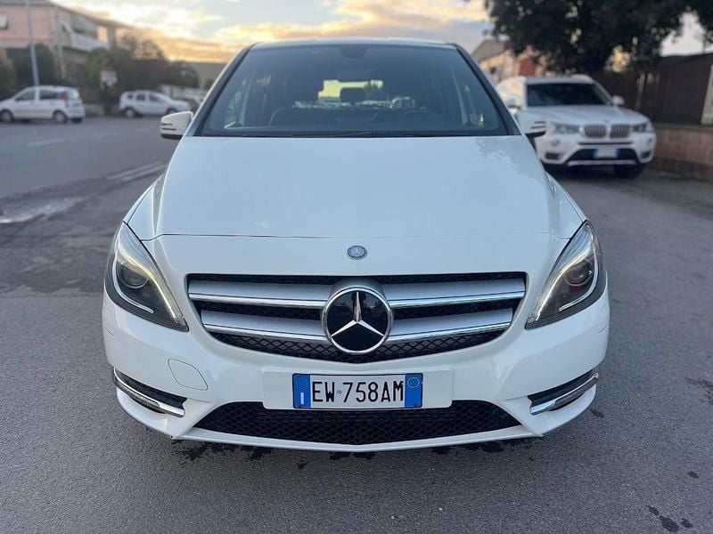 Usata Mercedes 180 Premium 122 CV (89 kW) 2014 Bianco Berlina