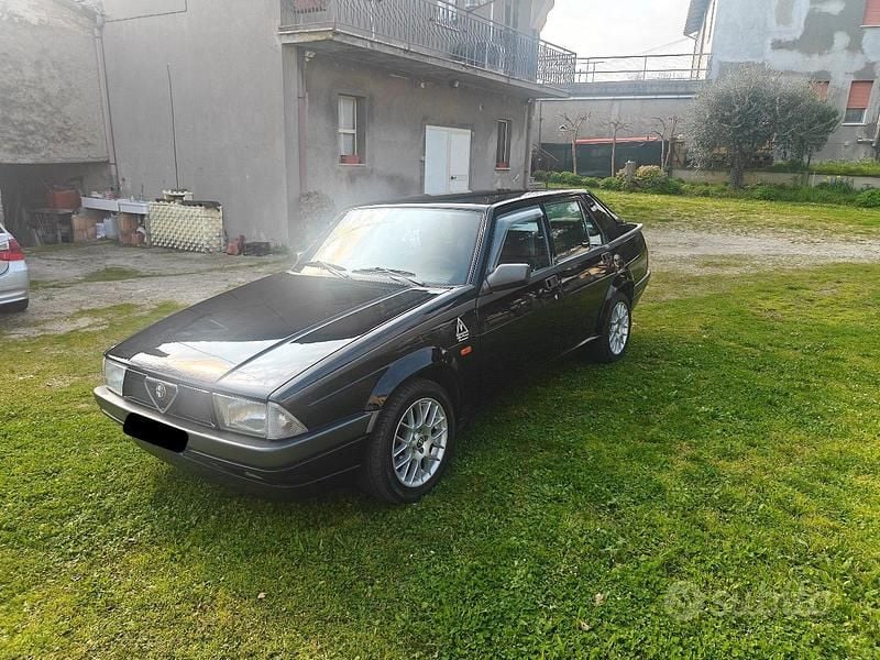 Usata Alfa Romeo 75 148 CV (108 kW) 1990 Nero Berlina