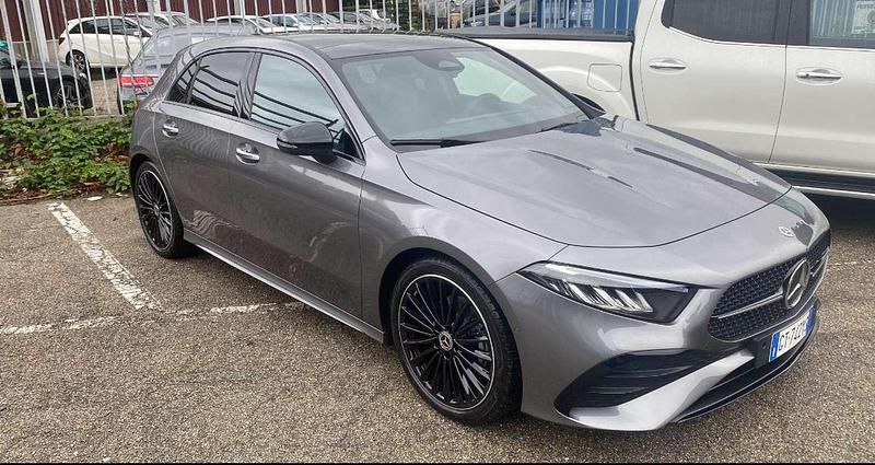 Usata Mercedes A180 AMG Line Premium Plus 116 CV (85 kW) 2024 Grigio Berlina