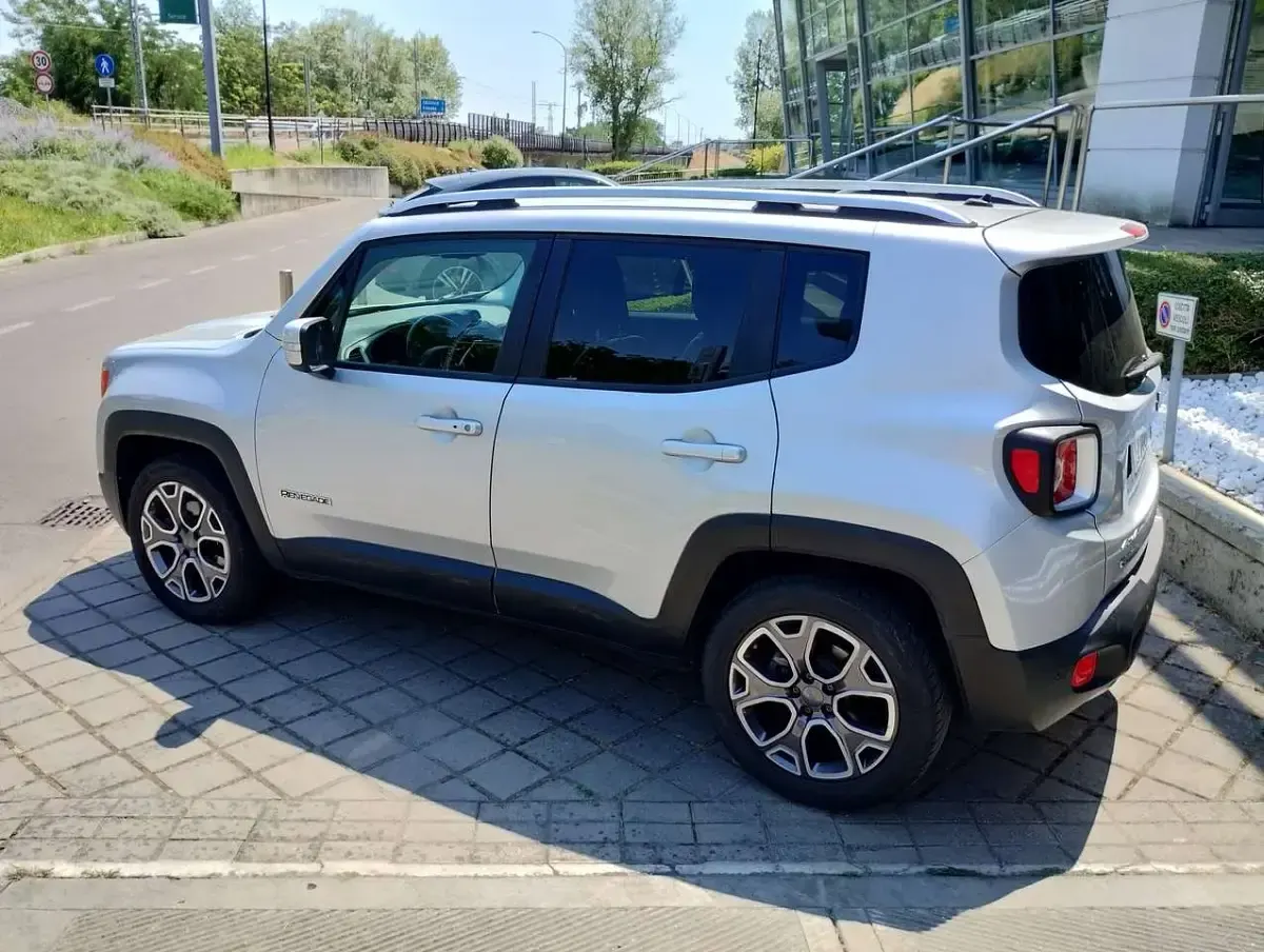 Usata Jeep Renegade Limited 140 CV (102 kW) 2015 Argento SUV