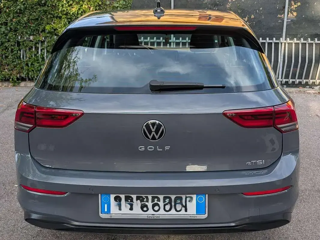Usata VW Golf VIII Life 110 CV (80 kW) 2020 Grigio Berlina