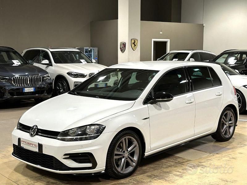 Pure white Usata 2018 VW Golf VII Sportline Tre volumi | 18.500 € (Cara) - Immagine 1/4
