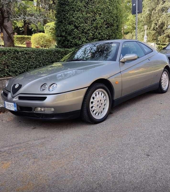 Usata Alfa Romeo GTV 201 CV (147 kW) 2001 Argento Coupé