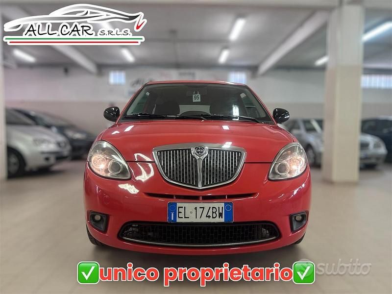 Usata Lancia Ypsilon 69 CV (50 kW) 2011 Arancione Utilitaria