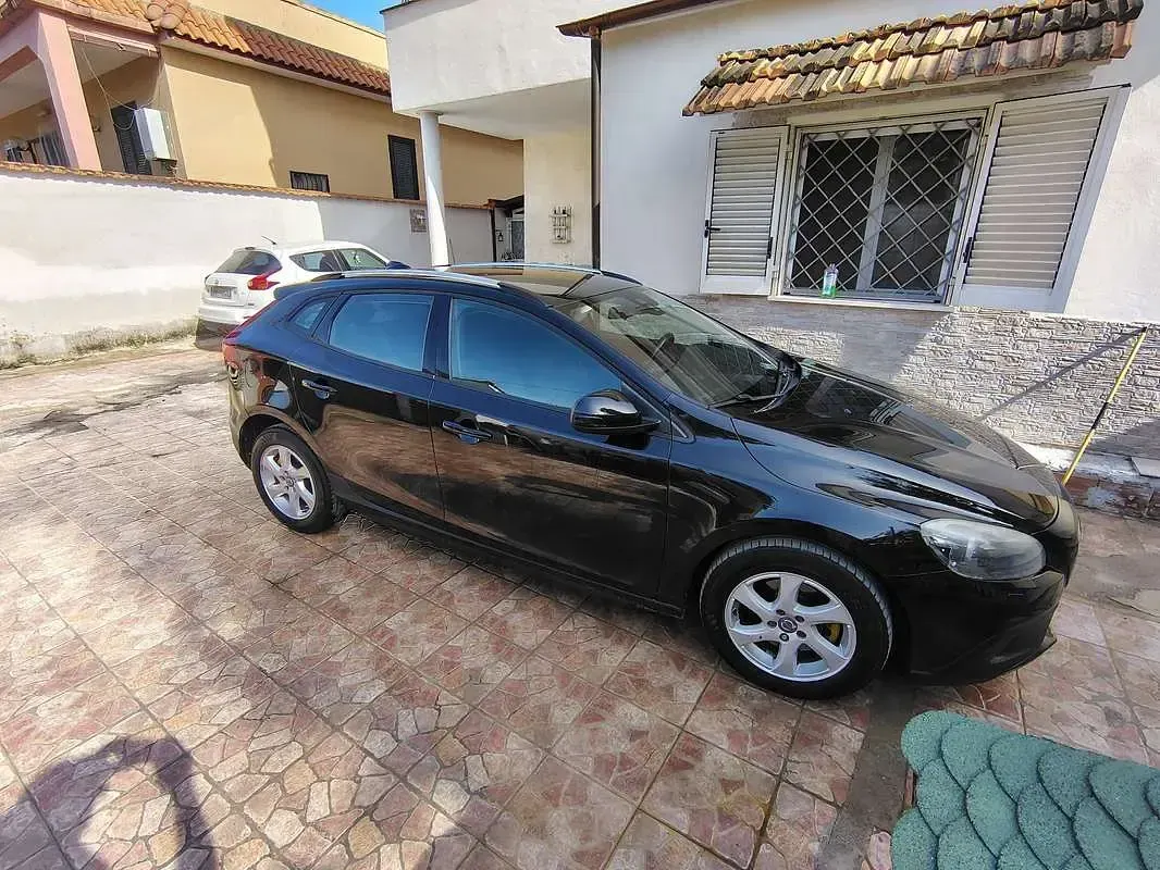 Usata Volvo V40 CC Kinetic 115 CV (84 kW) 2015 Nero Station wagon