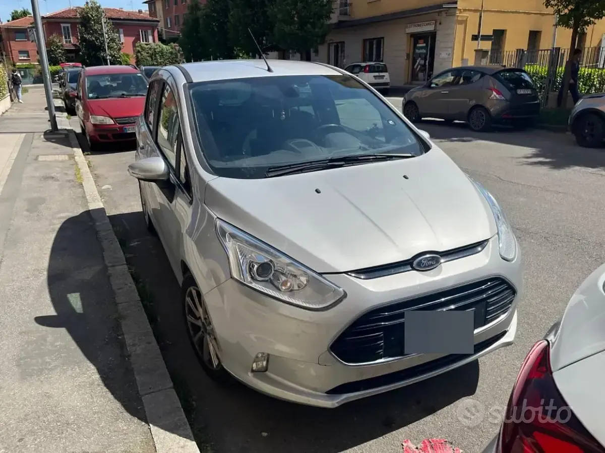 Begagnad Ford B-MAX 90 HK (66 kW) 2017 Grå Minibuss