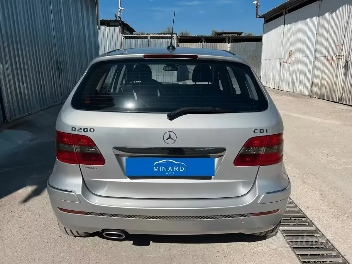 Usata Mercedes B200 140 CV (102 kW) 2006 Grigio Monovolume