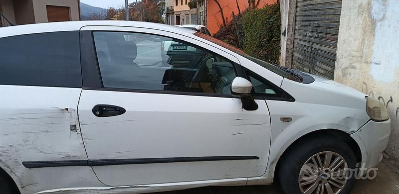 Usata Fiat Grande Punto 65 CV (47 kW) 2008 Bianco Utilitaria