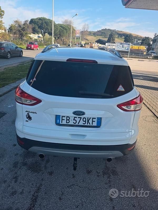 Usata Ford Kuga Titanium 119 CV (87 kW) 2016 Bianco SUV