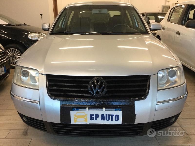 Usata VW Passat Highline 130 CV (95 kW) 2004 Grigio Berlina
