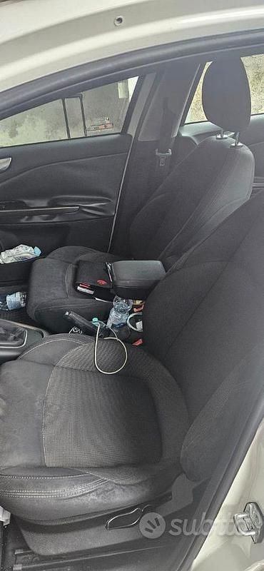 Usata Alfa Romeo Giulietta Distinctive 120 CV (88 kW) 2015 Bianco Utilitaria