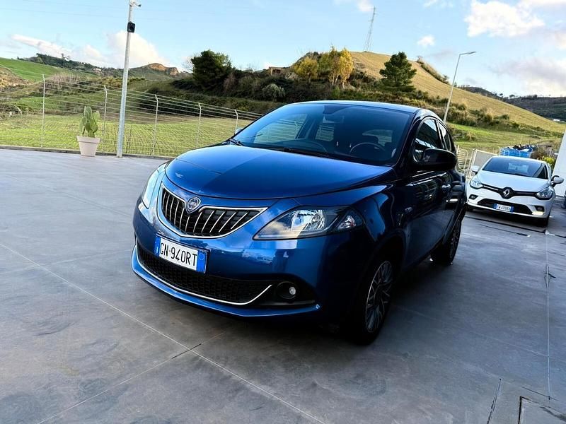 Usata Lancia Ypsilon Gold 69 CV (50 kW) 2023 Blu Utilitaria