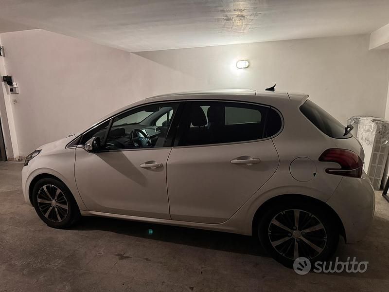 Usata Peugeot 208 82 CV (60 kW) 2018 Bianco Utilitaria