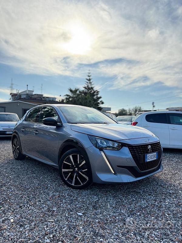 Grigio Usata 2021 Peugeot 208 GT Due volumi | 12.999 € (Buon prezzo) - Immagine 1/4
