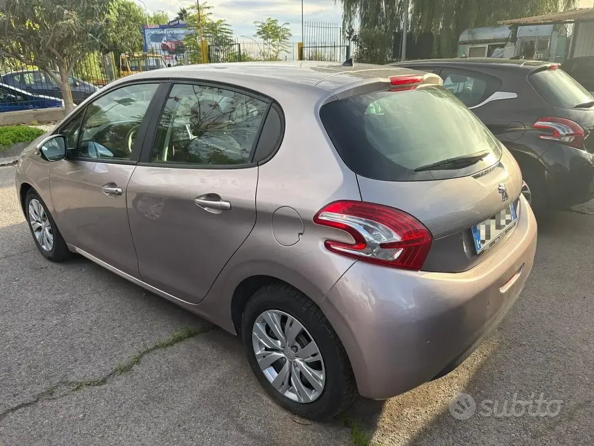Usata Peugeot 208 Access 82 CV (60 kW) 2013 Marrone Utilitaria
