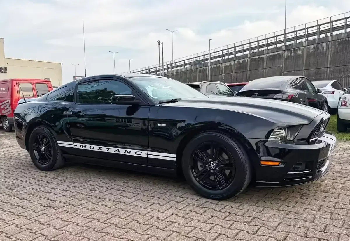 Usata Ford Mustang 306 CV (225 kW) 2014 Nero Berlina