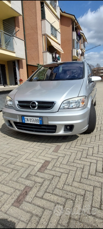 Usato 2004 Opel Zafira 2.2 Diesel 125 CV (2.000 €)