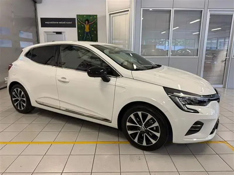 Usata Renault Clio V Techno 145 CV (106 kW) 2023 Bianco Berlina