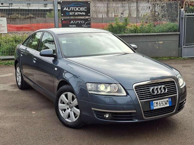Grigio Usata 2004 Audi A6 Tre volumi | 5600 € (Buon prezzo) - Immagine 1/4
