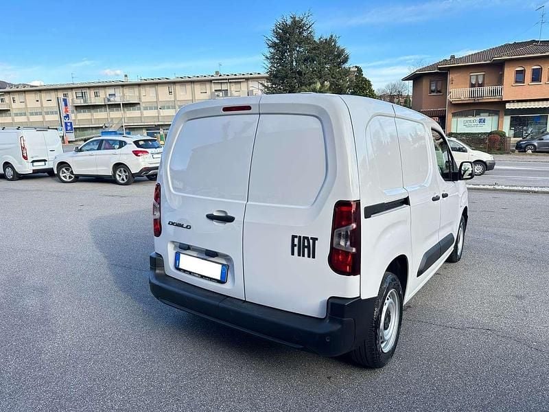 Usata Fiat Doblò 101 CV (74 kW) 2024 Bianco Monovolume