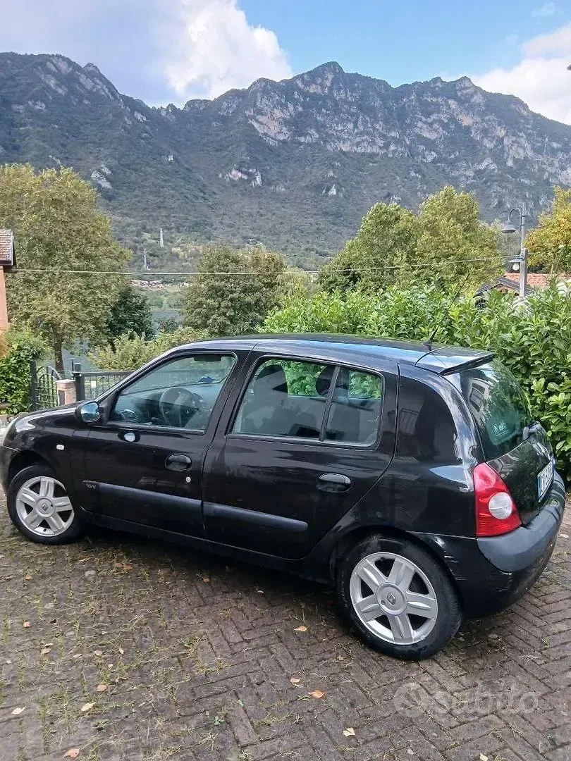 Usata Renault Clio 75 CV (55 kW) 2005 Utilitaria
