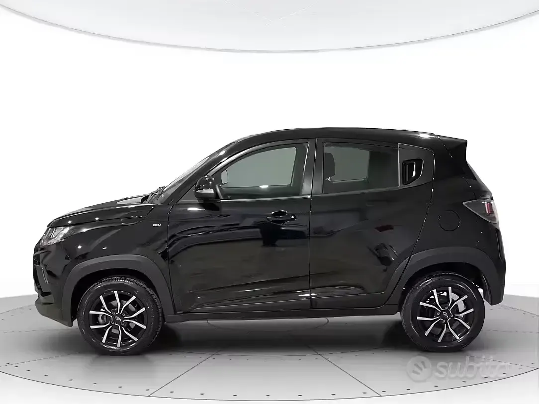 Usata Mahindra KUV100 87 CV (63 kW) 2025 Nero SUV