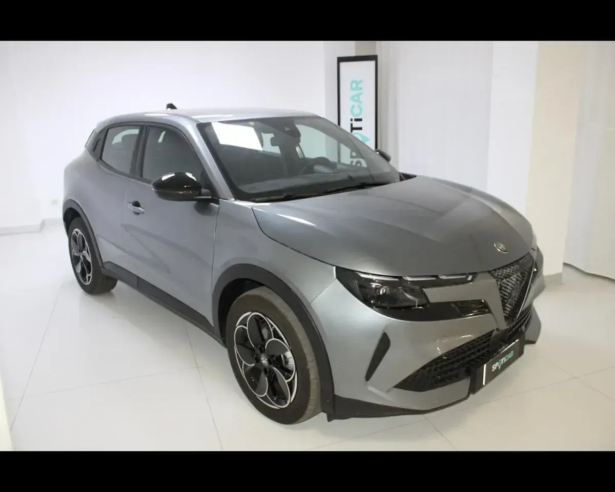 Usata Alfa Romeo Junior 61 kW (84 CV) 2025 Grigio SUV