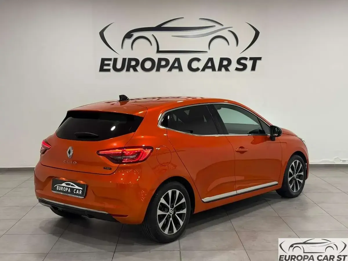 Usata Renault Clio V Engineered 140 CV (102 kW) 2023 Arancione Berlina
