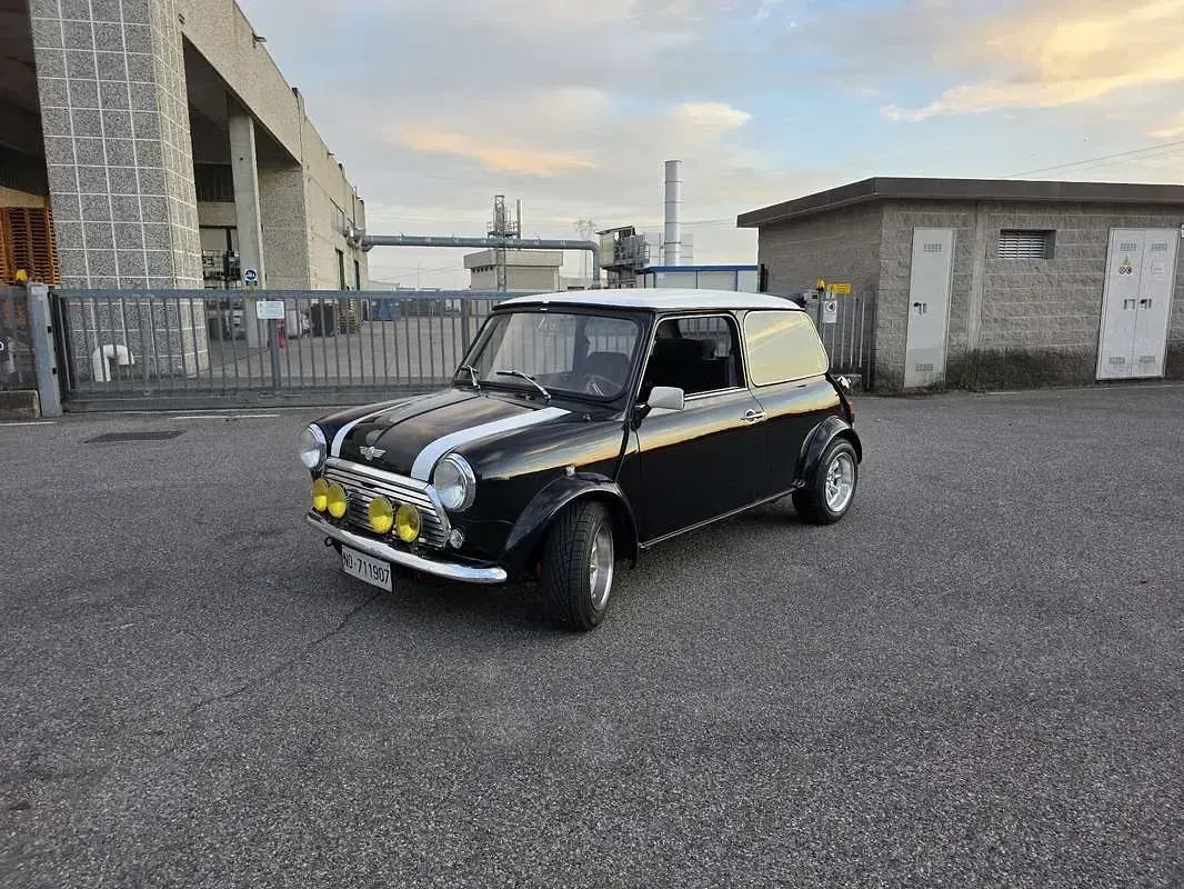 Usata Rover Mini 61 CV (44 kW) 1991 Nero Utilitaria