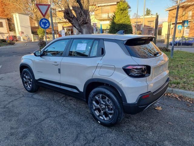 Usata Jeep Avenger Longitude 101 CV (74 kW) 2024 Beige SUV