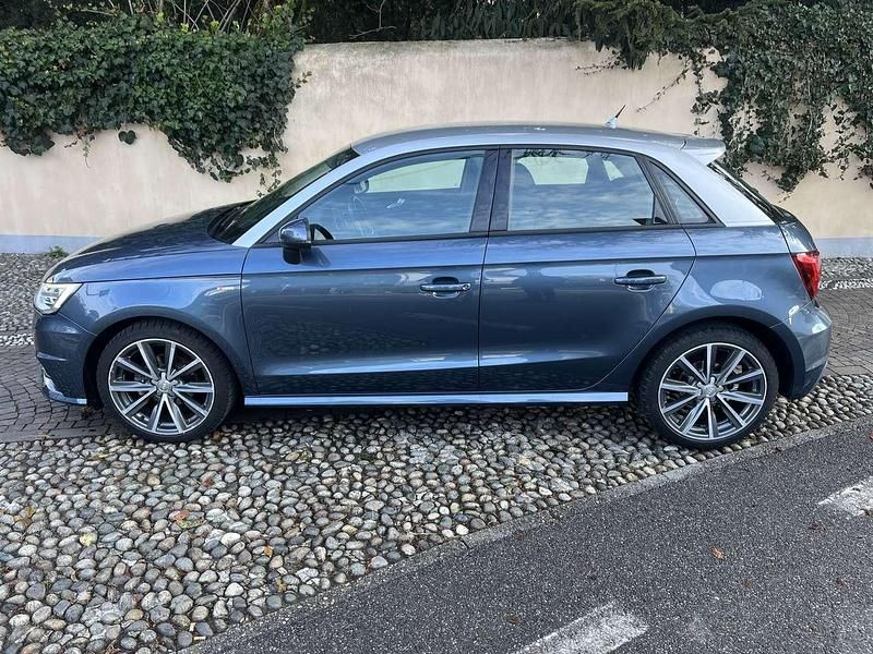 Usata Audi A1 Sportback Ambiente 95 CV (69 kW) 2016 Blu/azzurro Utilitaria