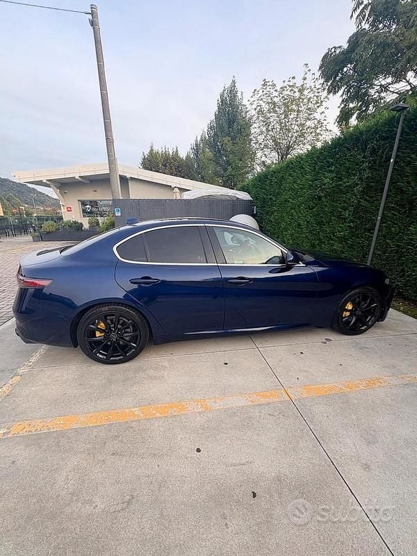 Usata Alfa Romeo Giulia Business 180 CV (132 kW) 2016 Blu Berlina