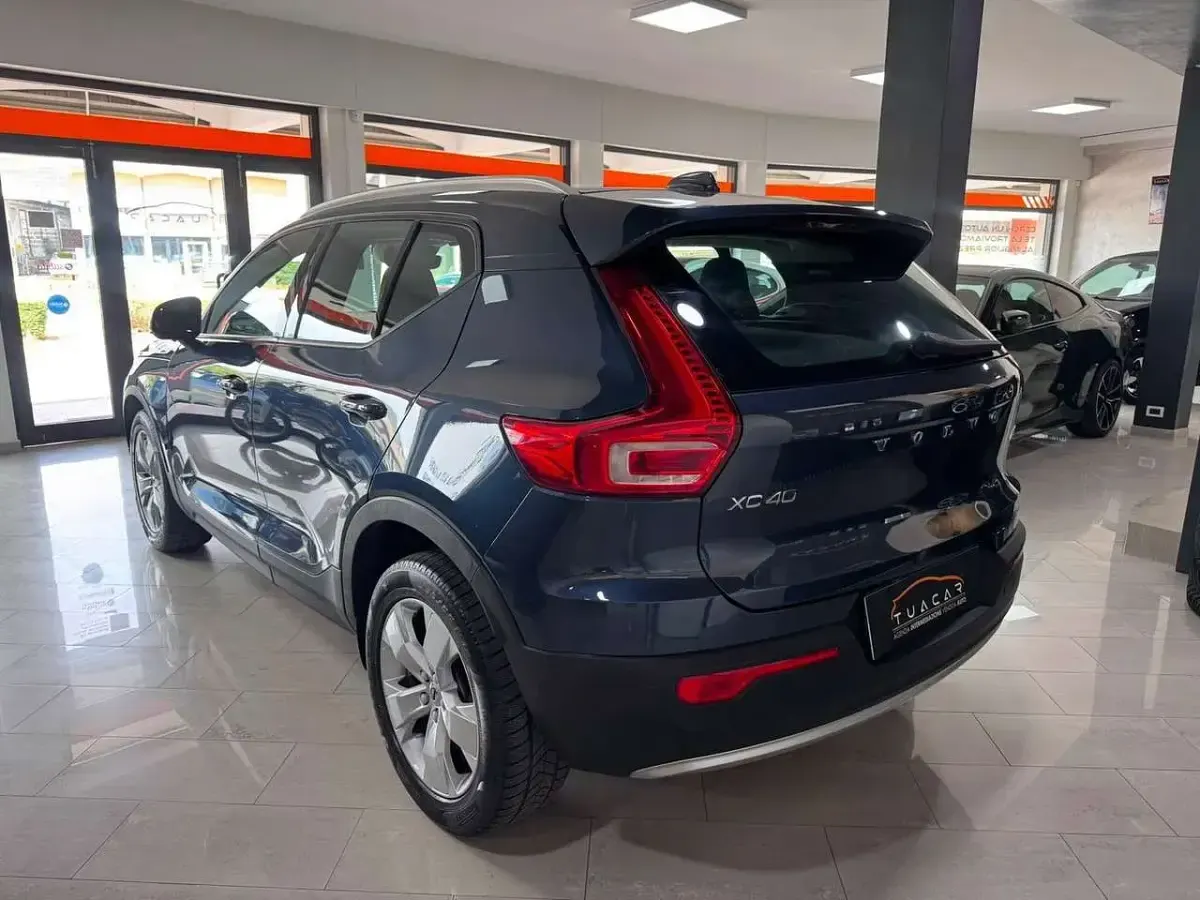 Usata Volvo XC40 Momentum 150 CV (110 kW) 2020 Grigio SUV