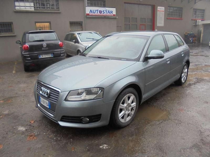 Grigio Usata 2010 Audi A3 Ambiente Tre volumi | 5900 € (Ottimo prezzo) - Immagine 1/4