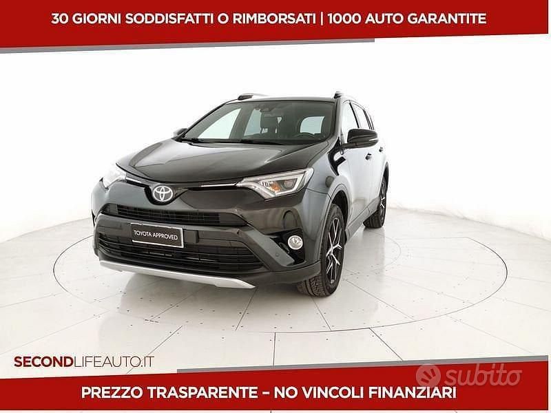 Nero Usata 2017 Toyota RAV4 Lounge SUV | 19.700 € (Buon prezzo) - Immagine 1/4
